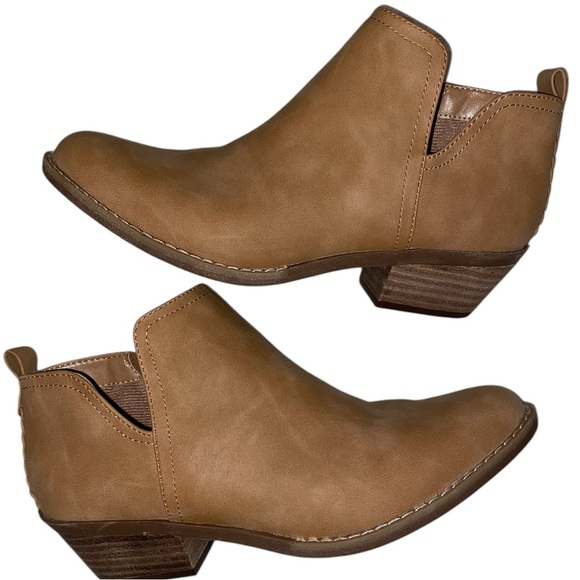 DV by Dolce Vita Suede Ankle Boots in Camel/TAN SIZE 7-1/2M - Picture 1 of 6